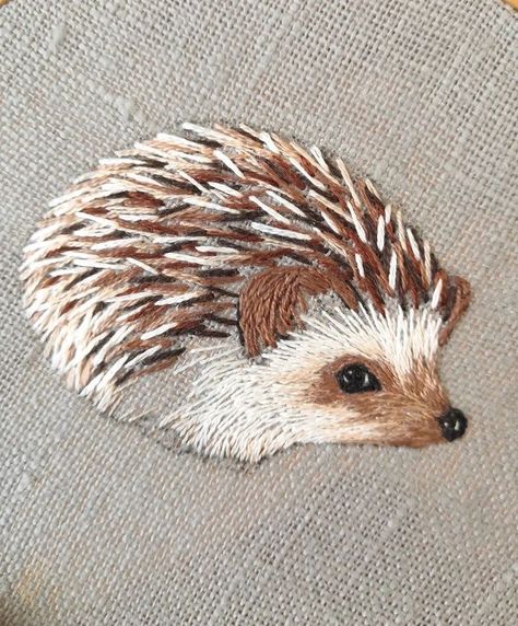 Cottage Core Embroidery Designs, Unique Embroidery Designs, Animal Embroidery Patterns, Stitches Embroidery, Animal Embroidery Designs, Unique Embroidery, Embroidery Hand, Hand Embroidery Projects, Brazilian Embroidery