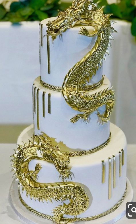 Cake Dragon, Dragon Birthday Cakes, Super Torte, Crazy Wedding Cakes, Cake With Gold, Dragon Cakes, Dragon Cake, Fantasy Cake, Crazy Cakes