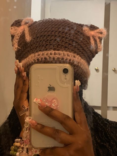 Crochet Girlies, Crochet Couple, Abstract Crochet, Crochet Trends, Beanie Hairstyles, Hobby Ideas, Blanket Ideas, Crochet Size, Diy Vetement