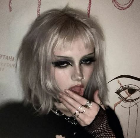 Goth Platinum Hair, Goth With Blonde Hair, Blonde Emo Girl, Goth Blonde Hair, Blonde Goth Aesthetic, Blonde Goth Girl, Blond Goth, Emo Blonde, Mona Awad