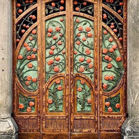 nicolettacarlone: Swooning over this Art Nouveau door posted by @theworldartnouveau and @italialiberty Architecture Art Nouveau, Art Nouveau Architecture, Style Deco, Design Del Prodotto, Unique Doors, Beautiful Doors, Dream House Decor, Beautiful Architecture, Turin