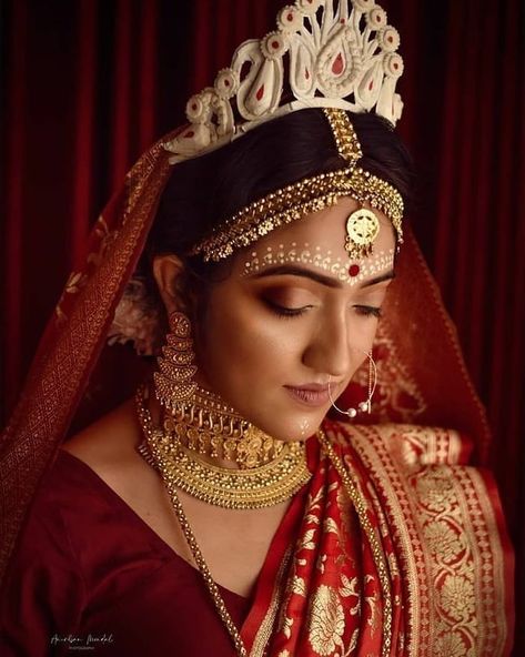 Gold Jewellery, Topor, Bengali Bride Bengali Bride Look, Bengali Bridal Look, Bengali Makeup, Bengali Jewellery, Bollywood Makeup, Best Indian Wedding Dresses, South Indian Bride Saree, Bengali Bridal Makeup, Bengali Bride