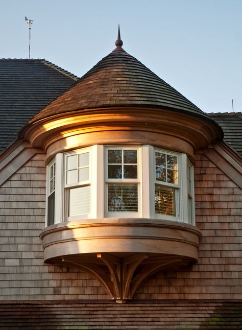 Classic shingle style turret detail | Michael McKinley Architect Hamptons Houses, Sims Design, Shingle Style Architecture, Residential Exterior, Copper House, Pattern Language, Shingle House, Shingle Style Homes, Beach Bungalow