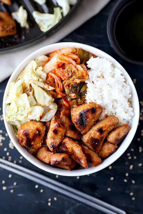 Chicken Bulgogi With Cabbage - Bring authentic Korean barbecue flavors to your home with this easy and very delicious chicken bulgogi with cabbage recipe! Recipe, Korean, barbecue, main, chicken | pickledplum.com Plum Sauce Chicken, Cabbage Chicken, Chicken Bulgogi, Korean Bbq Chicken, Recipe Sauce, Bulgogi Recipe, Chicken And Cabbage, Korean Chicken, Korean Food Recipes