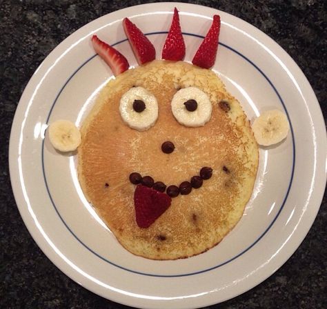 Silly Face + Pancake! Great Breakfast. Pancake Faces For Kids, Funny Pancakes, Boys Food, Creative Food Ideas, Silly Face, Kids Breakfast, Food Art For Kids, Tumblr Food, Kids Meal