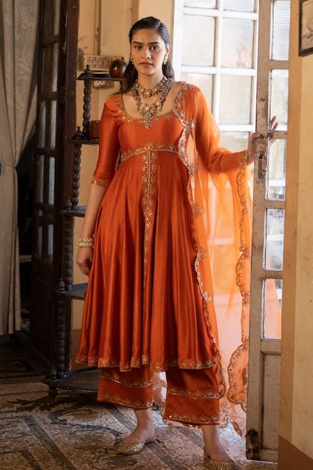 Buy Orange Anarkali And Pant Chiniya Silk Embroidery Zari U Neck Set For Women by Paulmi and Harsh Online at Aza Fashions. Elegant Anarkali Suits, Ethnic Anarkali Dresses, Tissue Anarkali Dress, Embroidery On Orange Fabric, Tissue Fabric Dress Design, Silk Dresses Indian, Rust Orange Lehenga, Wedding Guests Outfits, Elia Martell