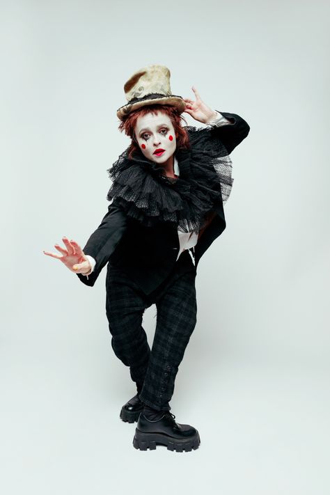 Helena Bonham Carter - 'Clown' for Channel 4 — Charlie Clift Circus Core, Joker Outfit, Famous Clowns, Circus Fashion, People Posing, Marla Singer, Circus Outfits, Pierrot Clown, Dark Circus