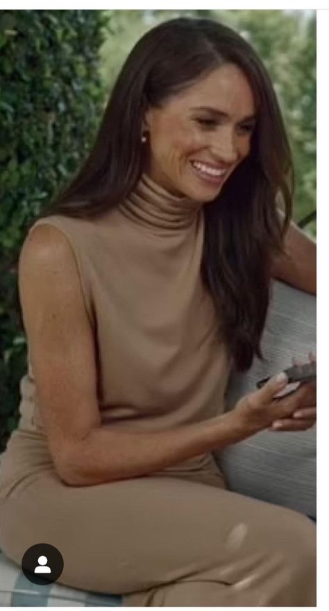 Meghan Markle Weight, Estilo Meghan Markle, Meghan Markle Outfits, Branded Outfits, Meghan Markle Style, Fashion Dictionary, Expensive Clothes, Tan Top, Royal Engagement