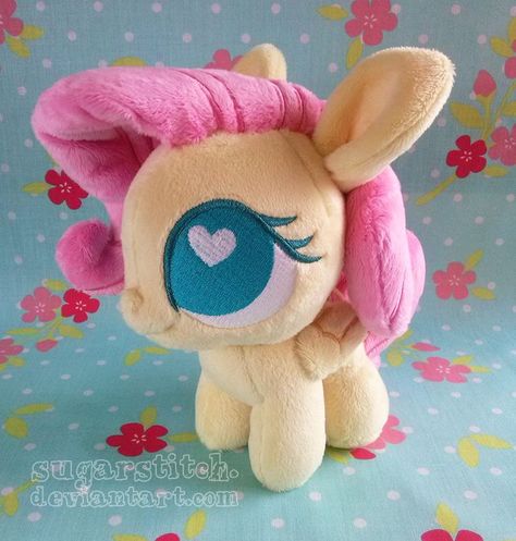 Mlp Plushies, Mlp Plush, Closed Wings, Atrapasueños Diy, Pony Birthday Party, Eye Designs, Pony Birthday, Mlp Pony, My Little Pony Pictures