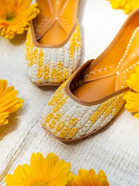 Juttis For Women, Indian Footwear, Indian Wedding Shoes, Girls Footwear, Nykaa Fashion, Indian Shoes, Contrast Design, Trending Womens Shoes, Designer Party Dresses