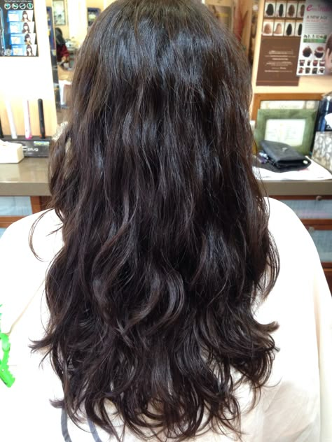 Back Views of digital perm Wavy Perm Women, Soft Wave Perm, Korean Perm Long Hair, Digital Perm Long Hair, Soft Perm, Japanese Perm, Asian Hair Perm, Medium Permed Hairstyles, Wavy Hair Perm