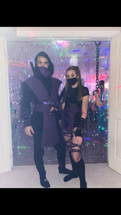 Samurai Couple Costume, Couple Ninja Halloween Costumes, Ninja Custome Halloween Women, Black Bodysuit Costume Ideas, Ninja Couple Costume, Ninja Makeup Halloween Women, Ninja Halloween Outfit, Black Bodysuit Costume, Ninja Makeup