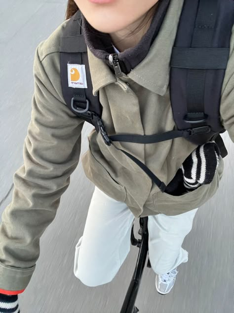 Carhartt Backpack Aesthetic, Carhartt Outfit, Carhartt Backpack, Wip Bag, Fleece Outfit, Aesthetic Backpack, Backpack Outfit, Self Concept, Stylish Backpacks