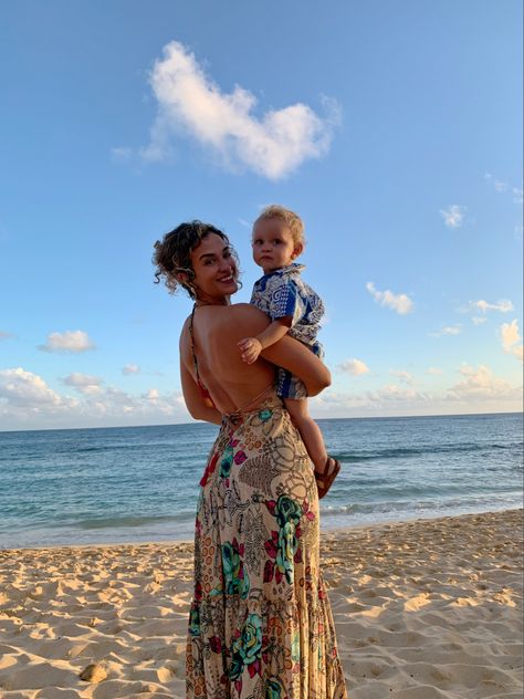 Mom and baby beach photo hawaii photoshoot island aesthetic Hawaii With Baby, Baby Beach Photos, Hawaii Photoshoot, Island Aesthetic, Island Outfit, Baby Beach, Monterey Bay, Photoshoot Inspo, Black Families