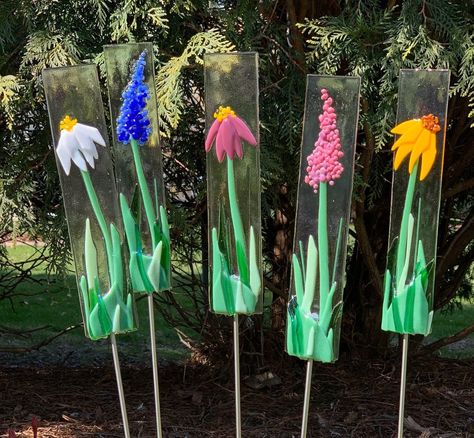 Fused Glass Garden Stakes Outdoor, Glass Fusion Garden Stakes, Glass Garden Stakes, Fused Glass Flower, Fused Glass Garden Stakes Yard Art, Fused Glass Yard Art, Fused Glass Plant Stakes, Fused Glass Garden Art, Fused Glass Garden Stakes