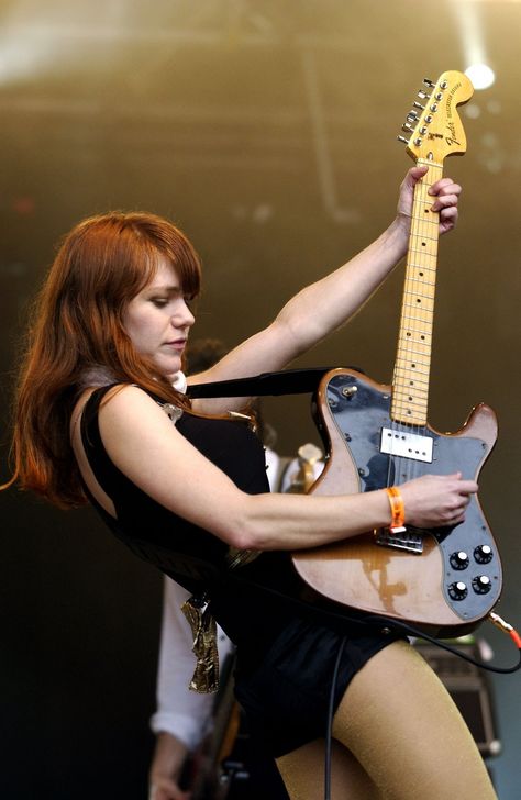 Jenny Lewis Fashion Fotografie, Jenny Lewis, Heavy Metal Girl, Women Of Rock, Guitar Girl, Female Guitarist, Female Musicians, Girls Music, Rock N’roll