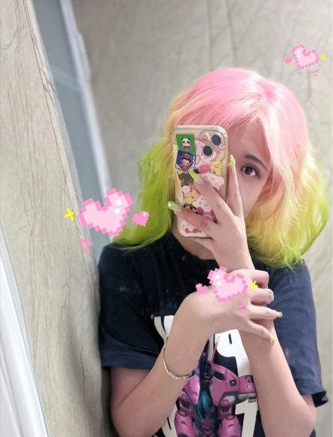 Mitsuri Kanroji Hair Dye, Pink To Green Hair, Mitsuri Hair Dye, Mitsuri Hair, Pink Green Hair, Mitsuri Aesthetic, Pink And Green Hair, Watermelon Hair, Green Hair Girl