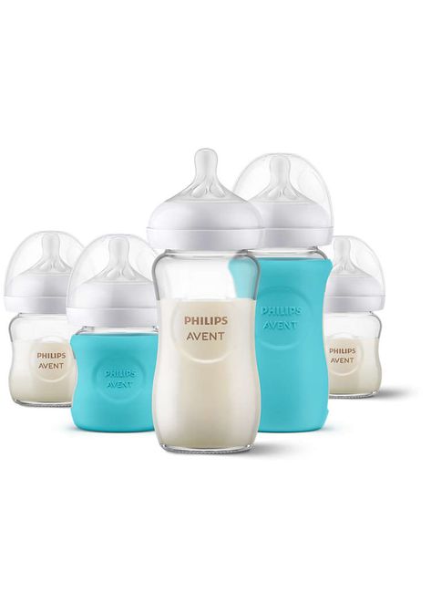 Natural Response Newborn Glass Gift Set SCD858/01 | Avent Avent Glass Bottles, Avent Natural Bottles, Baby Bottle Set, Avent Bottles, Philip Glass, Glass Baby Bottles, Drip Design, Bottle Sleeves, Bottle Gift