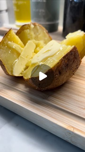 Jacket Potato In Air Fryer, Easy Dinner Videos, Potato In Air Fryer, Air Fryer Recipes Easy Dinner, Baked Potatoes In Air Fryer, Potatoes In Air Fryer, Dinner Videos, Jacket Potato, Recipes Easy Dinner