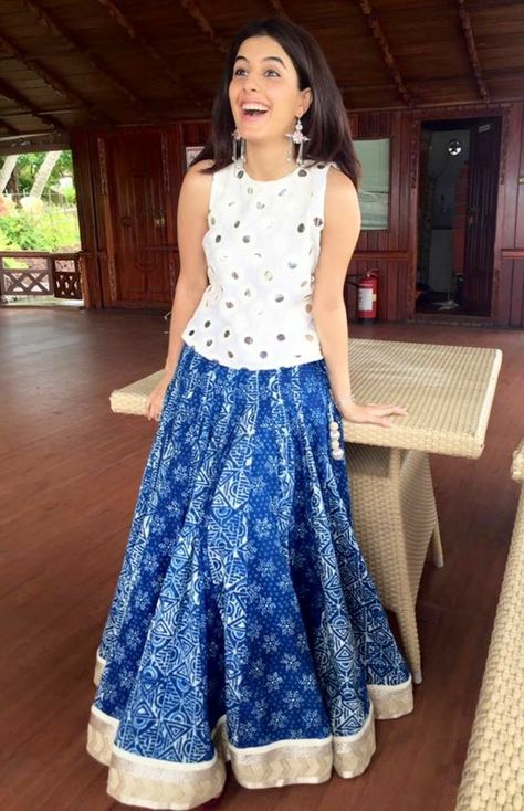 Isha Talwar, Long Skirt Outfits For Summer, Long Skirt And Top, Indian Skirt, Skirt And Top Dress, Long Gown Design, Fest Outfits, Long Skirt Outfits, Long Dress Design