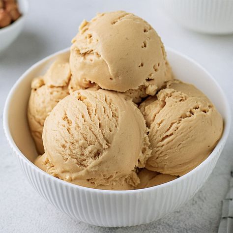 Peanut Butter Ice Cream {3 Ingredients} - The Big Man's World ® Peanut Butter Ice Cream Recipe, Coconut Ice Cream Recipes, Coffee Ice Cream Recipe, Avocado Ice Cream, Ideas Cocina, Butter Ice Cream, Pastry School, Ice Cream Mixture, Peanut Butter Ice Cream