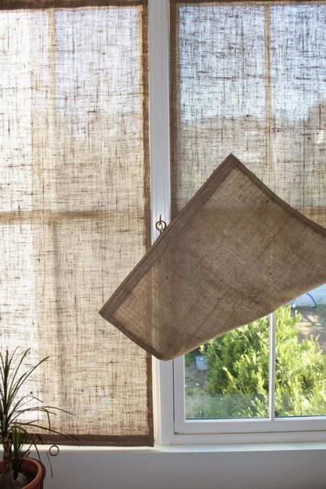 Burlap Shades, Burlap Curtains Diy, Shingled House, Burlap Window Treatments, Creative Window Treatments, Unique Window Treatments, Hantverk Diy, Diy Window Treatments, Burlap Curtains