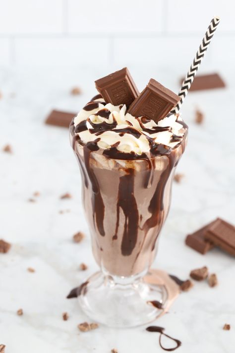 This chocolate milkshake recipe is so good, you won't believe that it only takes three ingredients and minutes to make! If you've got a sweet tooth, you'll love this amazing chocolate dessert! #chocolatemilkshake #chocolatemilkshakerecipe #milkshake #dessert #icecream Best Chocolate Milkshake Recipe, Easy Chocolate Milkshake Recipe, Homemade Milkshake Recipe, Healthy Milkshake Recipes, Chocolate Milkshake Recipe, Chocolate Shake Recipe, Yummy Milkshake Recipes, Milkshake Recipe Easy, Homemade Milkshake