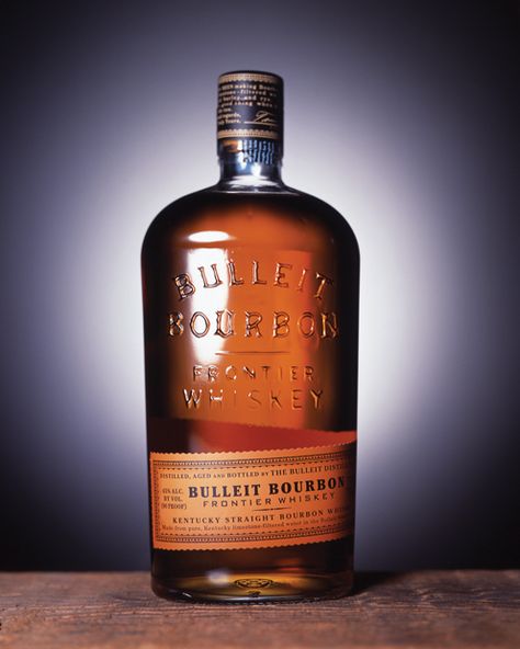 Packaging of the World: Creative Package Design Archive and Gallery: Bulleit Bourbon Frontier Whiskey Bulleit Bourbon, Best Bourbons, Alcohol Bottles, Cigars And Whiskey, Scotch Whiskey, Food Pairings, Bourbon Whiskey, Scotch Whisky, Wine And Spirits