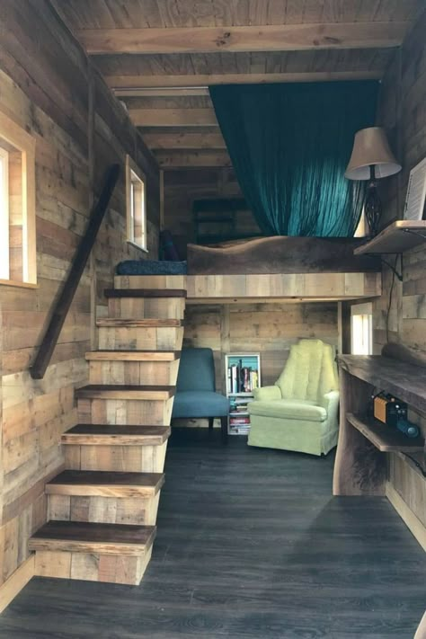 Kitchen Tiny House, Tiny Cabins Interiors, Small Rustic House, Kitchen Tiny, Small House Organization, Tiny Loft, House Storage, Tiny House Storage, Tiny House Interior Design