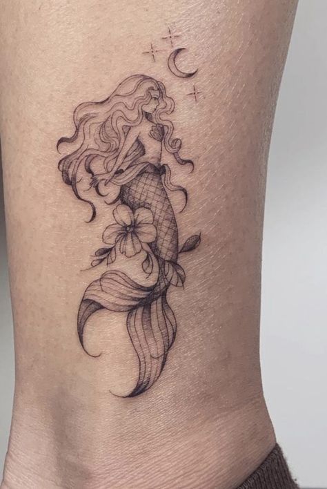 Ocean Themed Tattoos, Small Mermaid Tattoo, Theme Tattoos, Siren Tattoo, Secret Tattoo, Mermaid Tattoo Designs, Rib Tattoos For Women, Shell Tattoos, Mermaid Tattoo