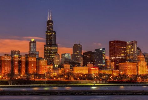 willis tower, chicago skyline at night Chicago Illinois Downtown, Sears Tower Chicago, Willis Tower Chicago, Chicago Movie, Chicago Landscape, Chicago Cityscape, Chicago Lakefront, Life As We Know It, Chicago At Night