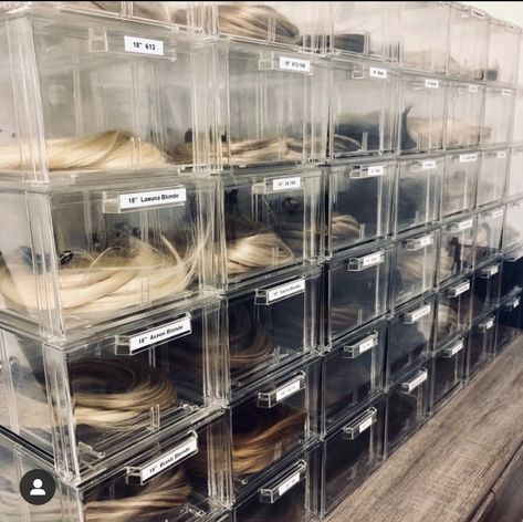 Hair Extensions Salon Ideas, Hair Extensions Storage Ideas, Wig Organization, Hair Product Display Ideas, Wig Storage Ideas Organizing, Hair Extension Salon Storage, Salon Back Room Organization, Salon Extension Organization, Boutique Storage Ideas