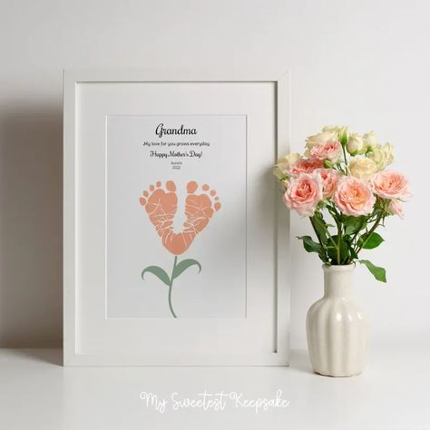 Printable Grandma Gift Flower Footprint, Baby Art Crafts, Footprint Keepsake, Baby Art Projects, Footprint Crafts, Baby Footprint, Toddler Arts And Crafts, Heart Card, Footprint Art