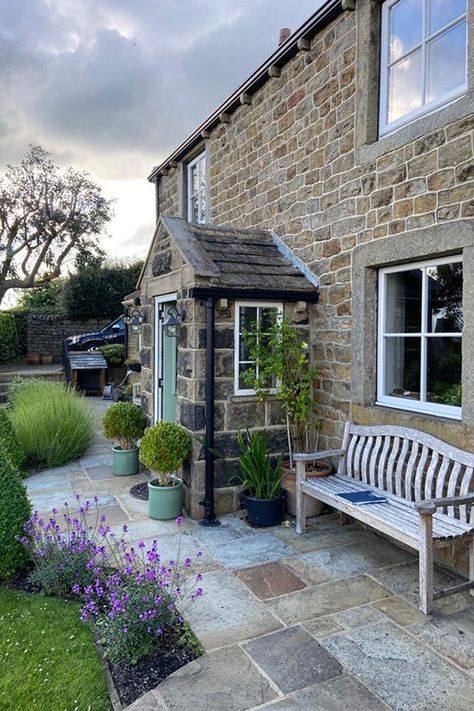 English Cottage Porch Ideas, Country Cottage Front Porch, English Cottage Porch, Wooden Porch Ideas, Edwardian Porch, Front Porch Cottage, English Farmhouse Exterior, Exterior Porch Ideas, Cottage Front Garden