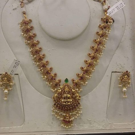 40 Grams Gold Haram Designs Latest, 20grams Gold Necklace Indian, Simple Haram Designs Gold, Short Necklace Gold Indian, Gold Necklace Set 20 Grams, Short Necklace Designs Gold, 20 Grams Gold Necklace Designs, 20grams Gold Necklace Designs, Pretty Gold Necklaces