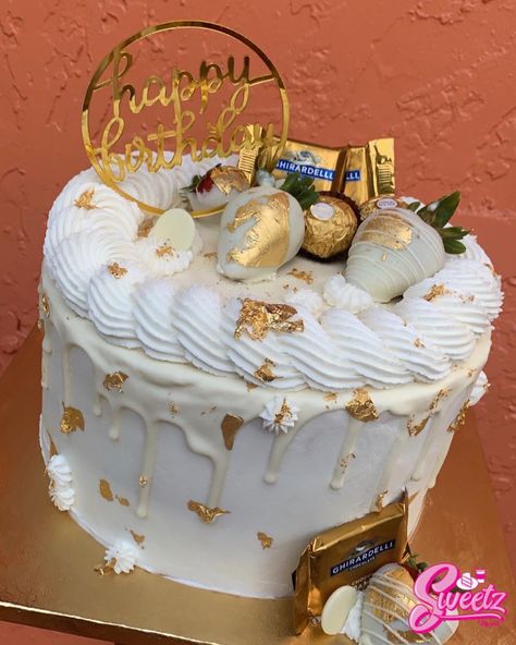 White Cake With Gold Flakes, Gold Flake Cake, Cake With Gold Flakes, Cake With Gold, Gold Flake, White Cake, Gold Flakes, Cake Ideas, Party Ideas