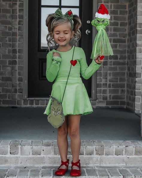 Grinch Costumes, Halloween Parejas, Grinch Christmas Party, Christmas Dress Up, Grinch Party, Christmas Photo Props, Volleyball Inspiration, The Grinch Stole Christmas, Dress Up Day