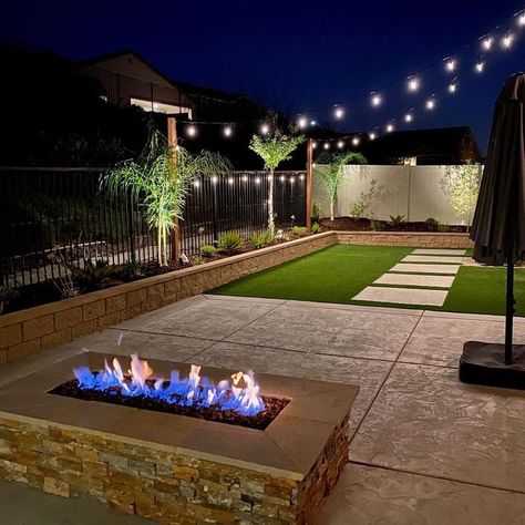 Rectangle Backyard Ideas, Bloxburg Front Yard, Bloxburg Outside, Arizona Backyard Landscaping, Unique Landscaping, Turf Backyard, Hardscape Backyard, Desert Backyard, Outdoor Patio Ideas Backyards