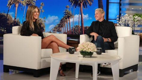 Jennifer Aniston talks to Ellen DeGeneres about a 'Friends' reboot Funny Sports Pictures, Ellen Degeneres Show, Ross Geller, The Ellen Show, Joey Tribbiani, School Quotes Funny, The Late Late Show, Ellen Degeneres, Reese Witherspoon