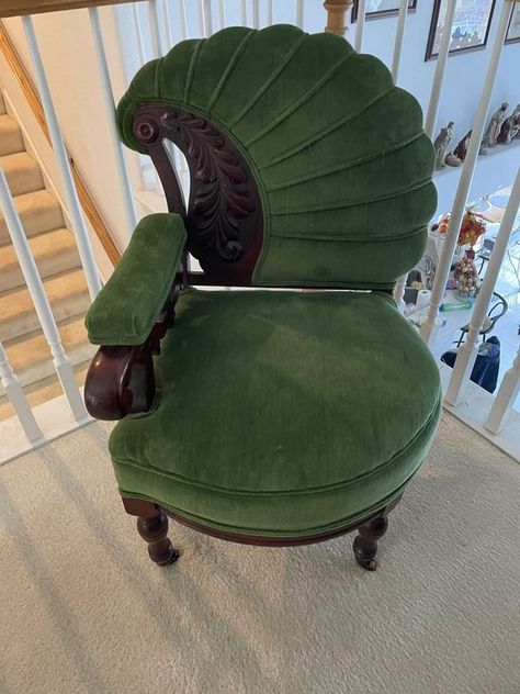 Leaf Chair, Emerald Art Deco, Emerald Art, Weird Furniture, Art Nouveau Furniture, Interiors Dream, In Laws, Green Chair, Dream House Interior