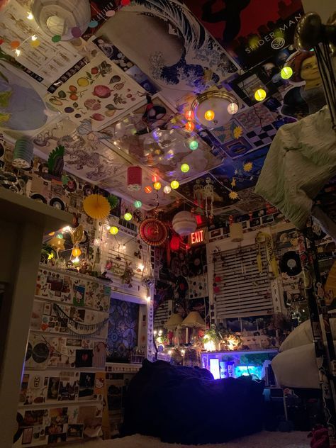 Cluttercore Room, Weirdcore Room, Cluttercore Bedroom, Cluttercore Aesthetic, Maximalism Bedroom, Maximalism Room, Maximalist Rooms, Chaotic Room Aesthetic, Maximalist Room Decor