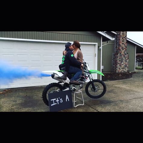 Dirt bike gender reveal using blue chalk. Dirt Bike Gender Reveal, Motocross Baby, Bow Gender Reveal, Gender Announcements, Gender Reveal Ideas, Baby Reveal Party, Gender Party, Baby Gender Reveal, Random Image