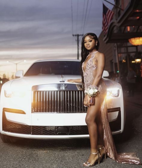 Places To Take Prom Pictures, Rolls Royce Prom Pictures, Prom Pictures Black Women, Single Prom Poses Picture Ideas, Prom Pics Ideas Single, Prom Car Poses, Prom Poses Single Black Women, Prom Poses Black Women, Car Prom Pics