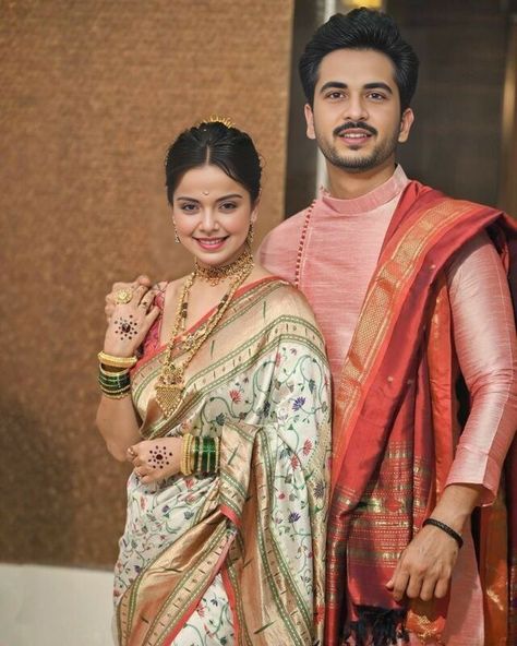 Maharashtrian Bride Reception Look, Vidhi Look For Groom, Navari Saree Couple Look, Satyanarayan Pooja, Indian Wedding Reception Outfits, Maharashtrian Bride, Indian Bride Makeup, Indian Bridesmaid Dresses, Wedding Dresses Men Indian