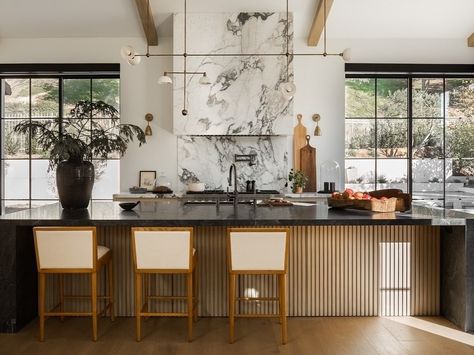 Morrison Interiors (@morrison_interiors) • Instagram photos and videos Morrison Interiors, Kitchens Design, Warm Kitchen, Green Farm, Interior Design Elements, Kitchen Inspiration Design, Favorite Kitchen, Project Design, Saturday Morning