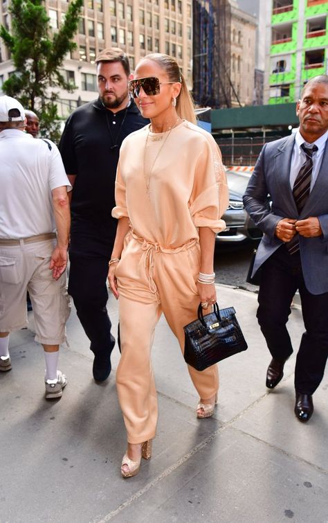 Photo of Search Jennifer Lopez Outfits, Trajes Kylie Jenner, Sally Lapointe, Monochromatic Fashion, Celebrity Style Icons, Nyc Fashion, Weekend Wear, Fall Winter Outfits, Jennifer Lopez