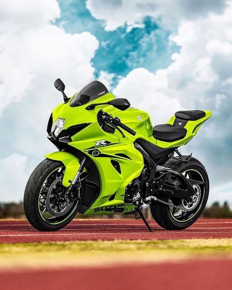 2019 Suzuki GSX-R 1000 green Moto Taxi, Suzuki Gixxer, Suzuki Motorcycles, Tmax Yamaha, Motorcycle Helmet Design, Suzuki Bikes, Image Moto, Bike Prices, Super Bike