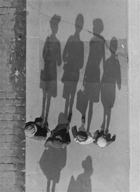 by Andre Kertesz    #Photography #Masters Foto Macro, Andre Kertesz, Black And White People, Berenice Abbott, Shadow Photography, Photography Street, Shadow Art, Man Ray, Great Photographers