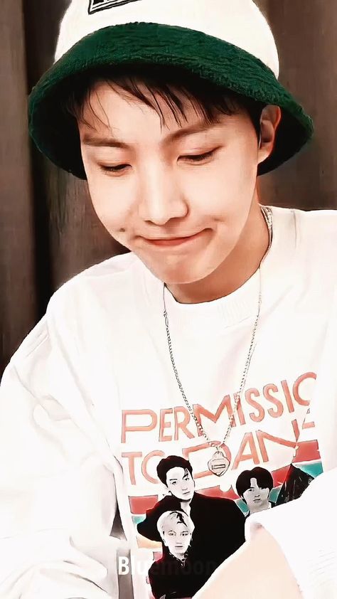 Bts J Hope Pics, Jhope Cute Pictures, Cute J Hope Pictures, Jhope Adorable Pics, Hope Video, J-hope Pictures, Hope Aesthetic, J Hope Smile, Jhope Cute