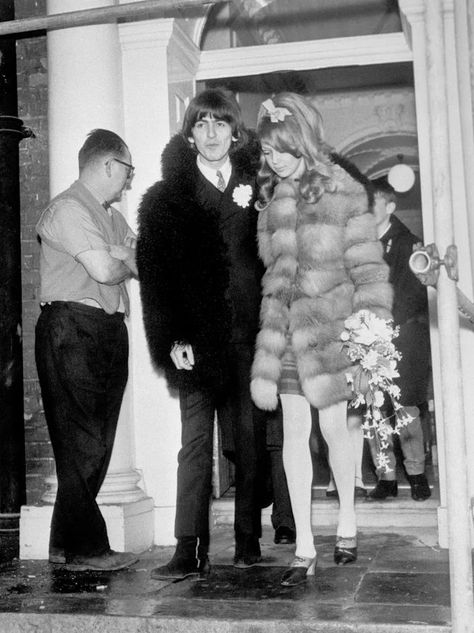 George Harrison Pattie Boyd, Patti Boyd, Pattie Boyd, Wedding Coat, Mary Quant, Mode Hippie, The Fab Four, Famous Couples, I'm With The Band